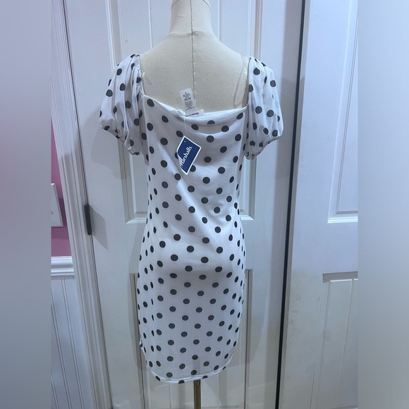 Caution to the Wind White with Black Polka Dots Short Sleeve Dress Size Medium - Picture 2 of 2